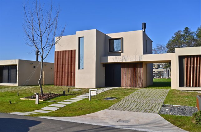 Casa de 3 dormitorios y piscina en Huertas de los Horneros