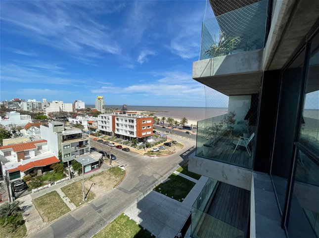 Torre Arenas Rambla de Malvin al frente vista