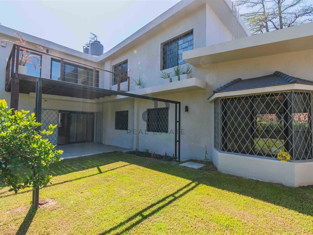 Casa en alquiler de 3 dormitorios en Carrasco