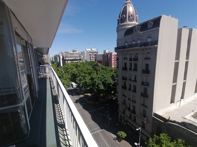 VENTA DE APARTAMENTO, CENTRO, 3 DORMITORIOS Y SERVICIO