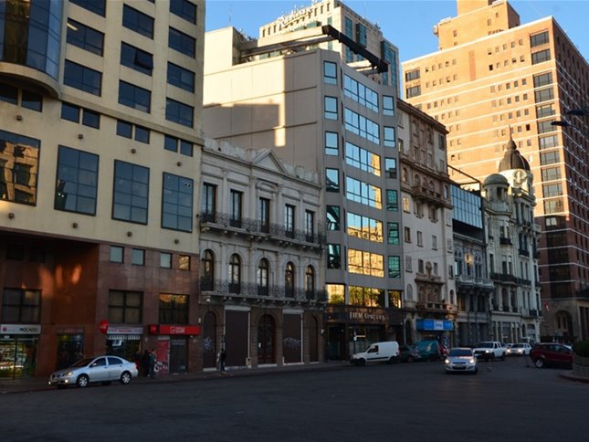 Edificio Histórico en Alquiler – Montevideo Centro