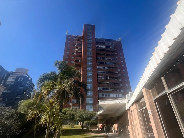 Oportunidad 2 dorm todo exterior a mts  de rambla