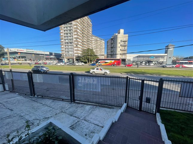 Av. Italia  frente a Plaza Italia padrón único todo destino