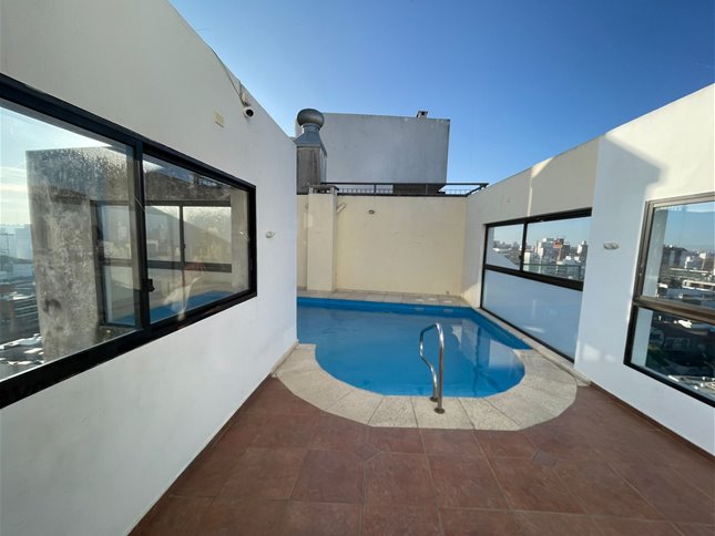 WTC con Muebles garaje patio piscina