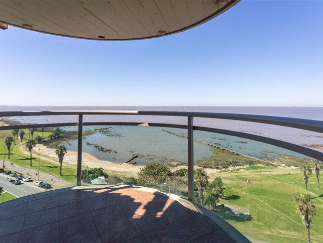 VENTA APARTAMENTO PUNTA CARRETAS 3 DORMITORIOS + SERVICIO