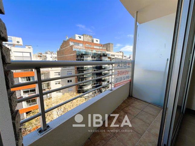 Venta c/renta Monoambiente en Pocitos piso alto al frente c/tza