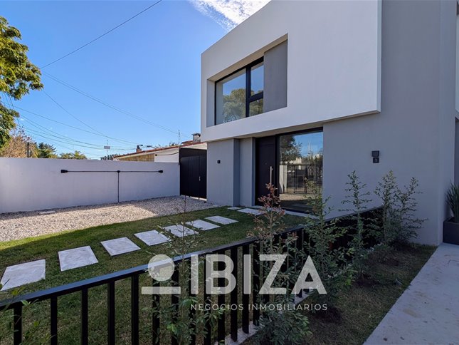 Venta casa a estrenar 3 dormitorios con jardín y parrillero