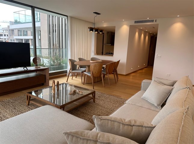 Apartamento amoblado de 3 dormitorios con jardin exclusivo