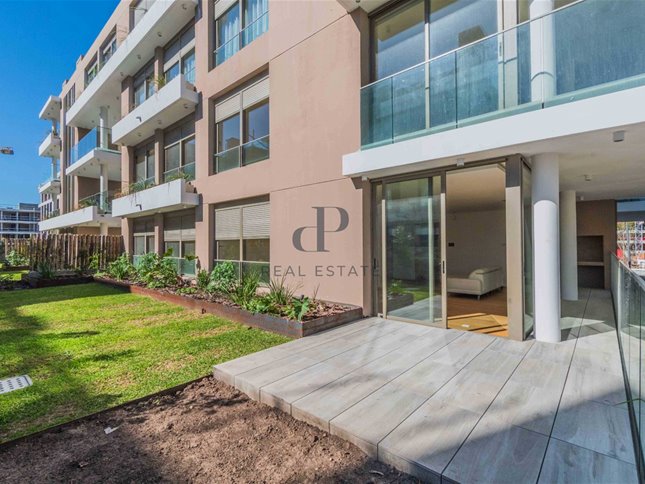 Apartamento de 3 dormitorios con jardin