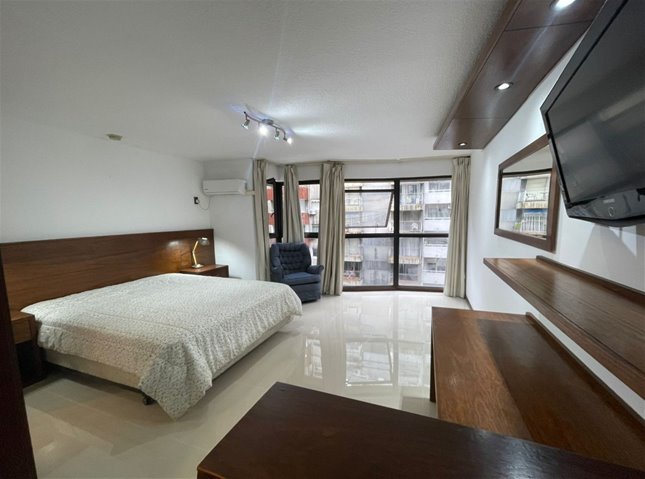 3 de rambla con muebles