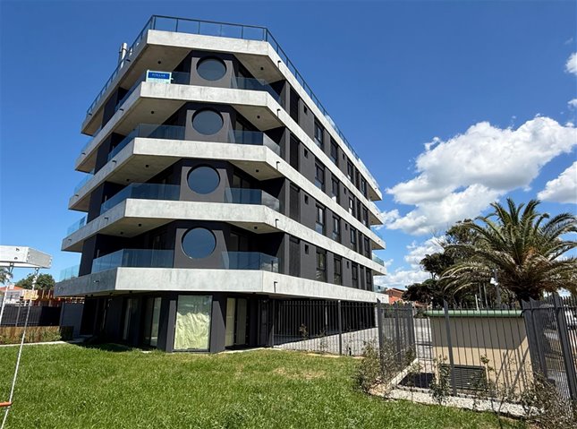 VENTA APARTAMENTO 2 DORMITORIOS SOBRE RAMBLA CON COCHERA