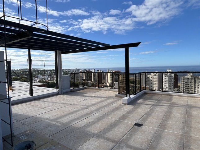 Venta Malvin Apartamento a entrenar a metros del mar