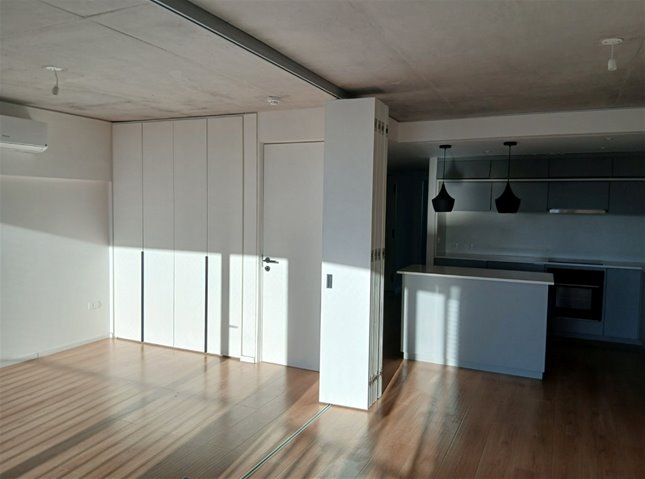 Apartamento de 3 dormitorios con patio en alquiler