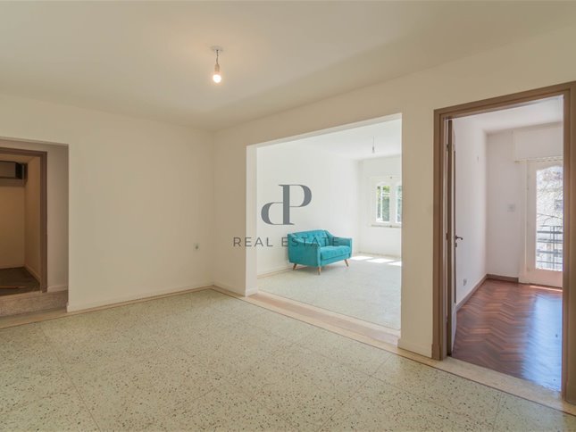 Apartamento de 2 dormitorios con patio en alquiler