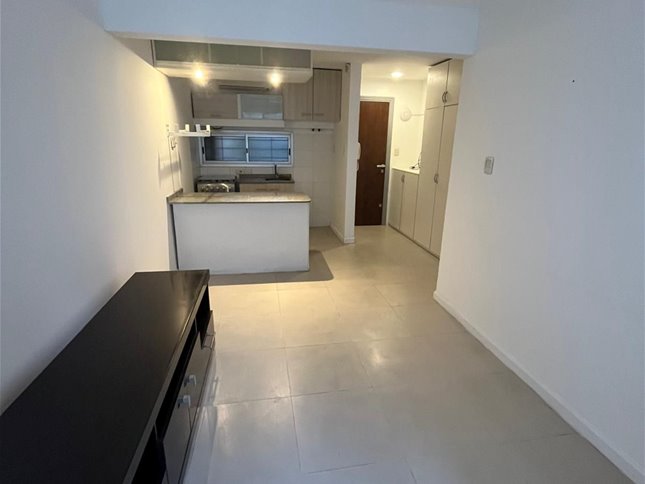 Apartamento de 1 dormitorio con patio en alquiler