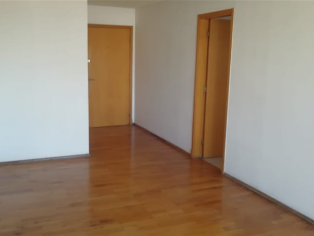 Apartamento de 1 dormitorio en Aguada, piso alto con balcón y garaje