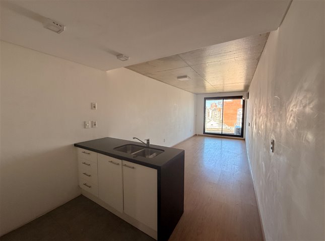 Apartamento de 2 dormitorios en Cordón, piso alto con balcón y garaje