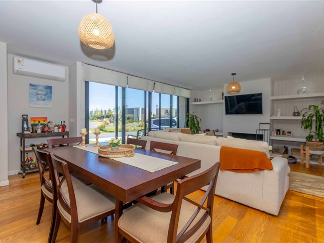 Casa en alquiler de 3 dormitorios, escritorio y piscina climatizada