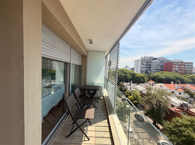 Apartamento de 1 dormitorio amoblado en Golf, con garaje y gran terraza