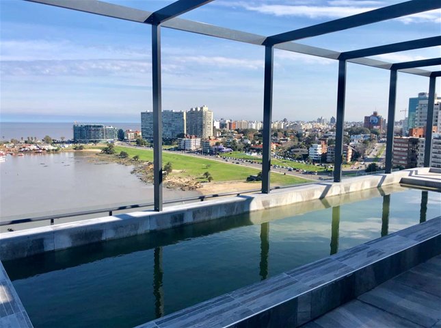 Amoblado 270 m2 3 garajes Rambla