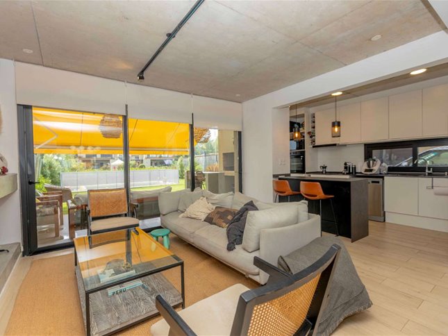 Moderna casa en alquiler 3 dorm + playroom con piscina y parrillero