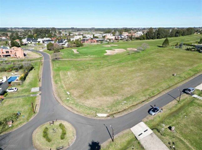 Lote en esquina con excelente ubicación en Lomas de la Tahona