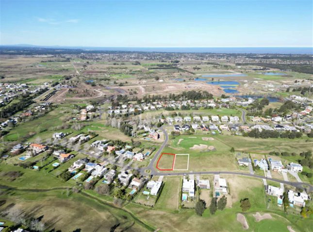 Gran terreno doble en Lomas de la Tahona