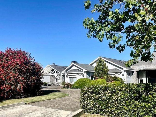 Propiedad en una planta con gran terreno y excelente entorno