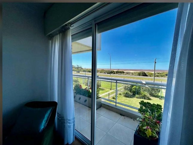 Rambla 3 dorm  3 baños gge amplio gran terraza entrega usd 80.000 cuota $ 89.567