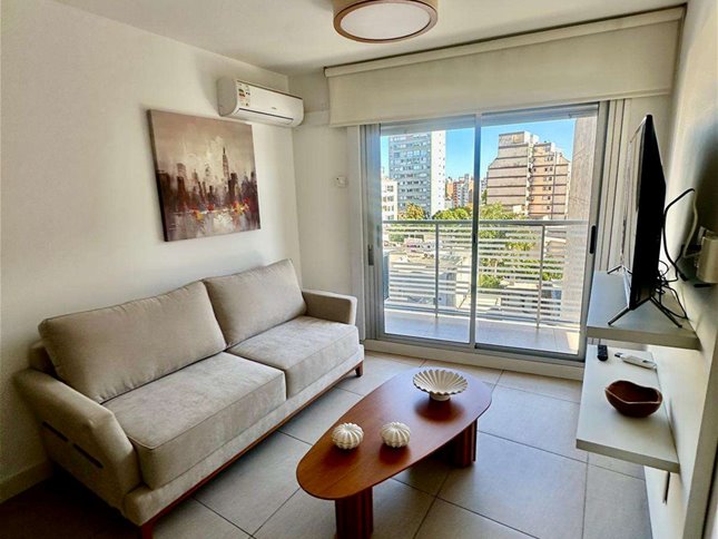 Apartamento de 2 dormitorios con muebles en Pocitos