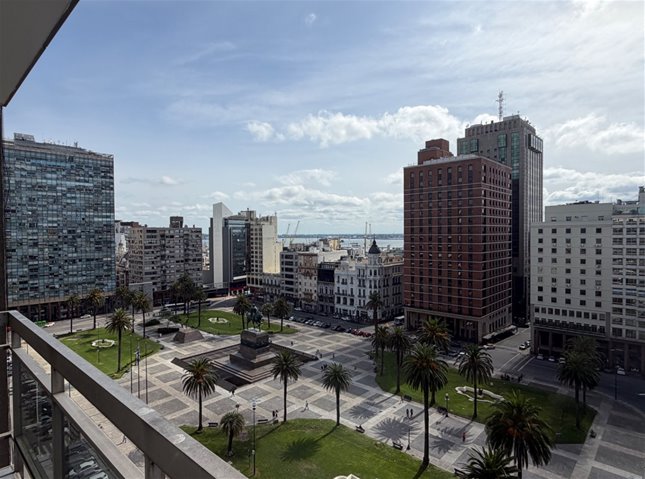 ALQUILER DE OFICINA EN CIUDAD VIEJA – PLAZA INDEPENDENCIA PISO 11
