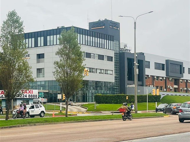 Local comercial con seguridad ,el mejor punto estrategico para tu negicio frete a Sanatorio Mautone  y shopp Atlantico