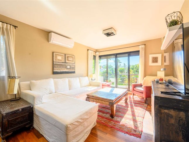 Apartamento de 3 dormitorios en venta en Carrasco