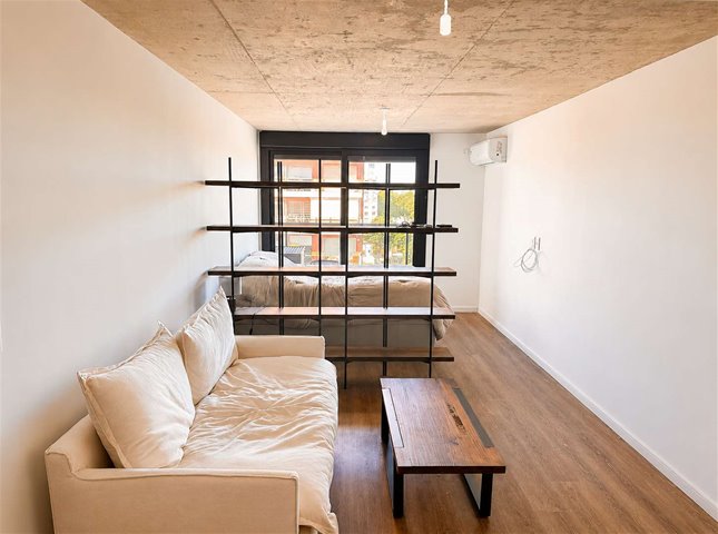 Alquiler Monoambiente con muebles y balcón en Pocitos