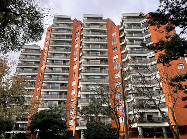 Golf Tower al frente vista piscina gym vigilancia