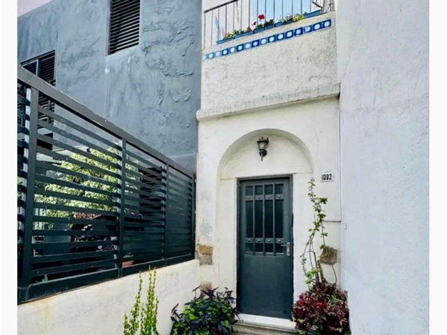 Apartamento de 1 dormitorio con patio en venta