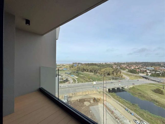 Apartamento amoblado de 3 dormitorios con vistas