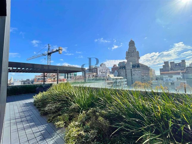 Apartamento de 2 dormitorios con terraza en Centro