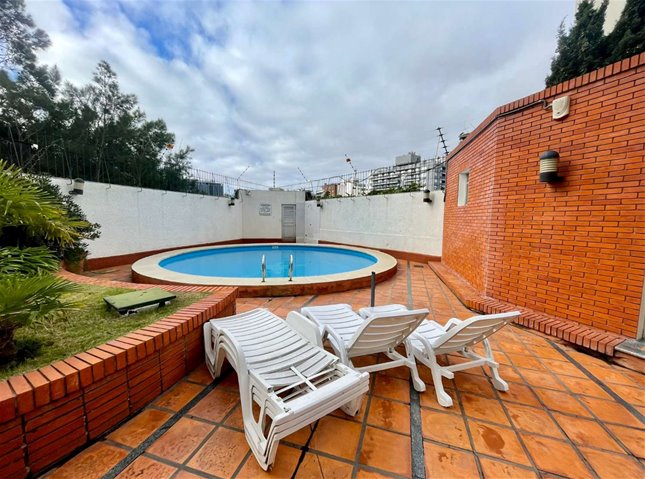 Golf Tower al frente vista piscina gym vigilancia