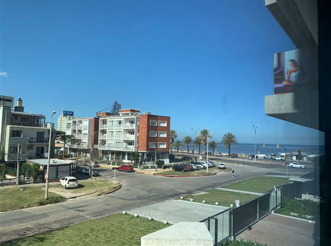Torre Arenas vista al frente vista lateral a rambla