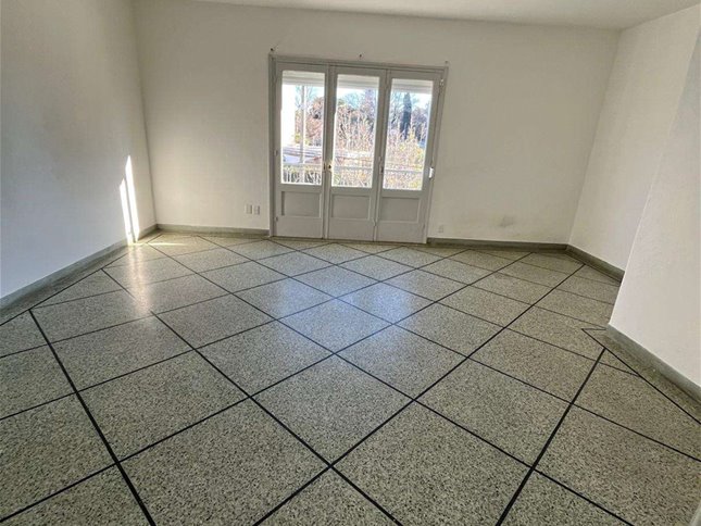 Alquiler apartamento de dos dormitorios, primer piso por escalera, SIN GASTOS COMUNES. Parque Batlle