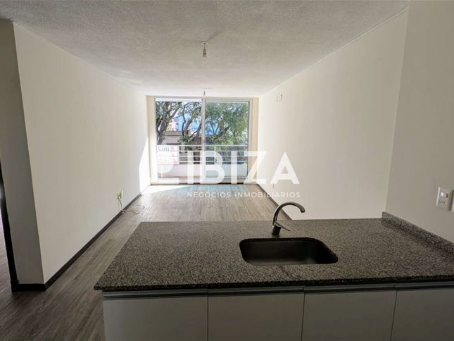 Alquiler Malvin 1 dormitorio con terraza y garaje. A metros de la Rambla