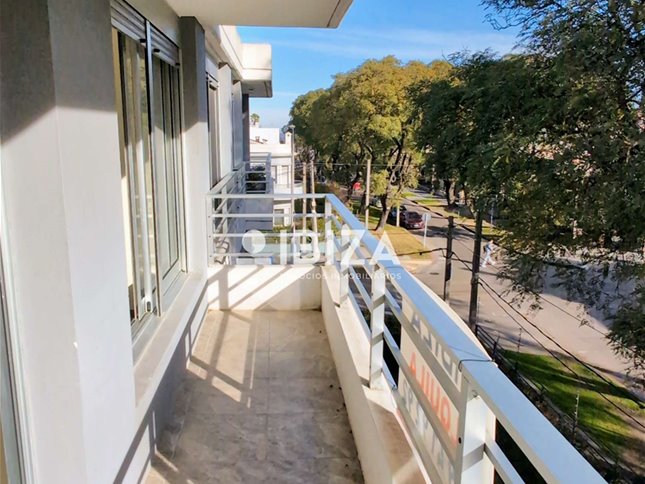 Alquiler Malvin 1 dormitorio con terraza y garaje. A metros de la Rambla