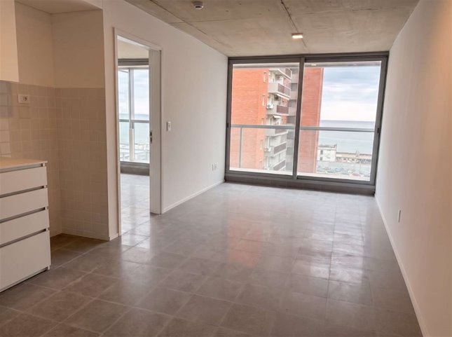Apartamento de 1 dormitorio con vista a la rambla en Barrio Sur