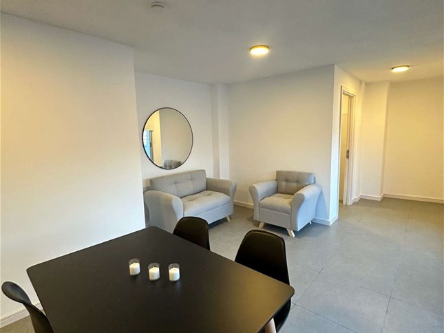 Apartamento de 1 dormitorio con balcón