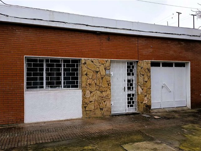 Padron Unico a dos de Comercio, casa super amplia 4 dorm + monoambiente