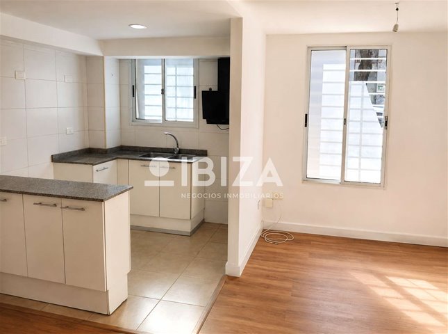 Alquiler reciclaje dúplex 2 dormitorios y Terraza en Cordón Sur