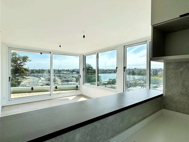 Apartamento de 1 dormitorio con garaje con una de las mejores vistas al mar y ciudad