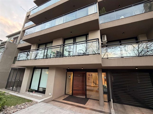 Apartamento de 1 dormitorio con gran patio, parrillero propio y garaje