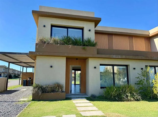 Casa 3 dormitorios y escritorio en Pilar de los Horneros
